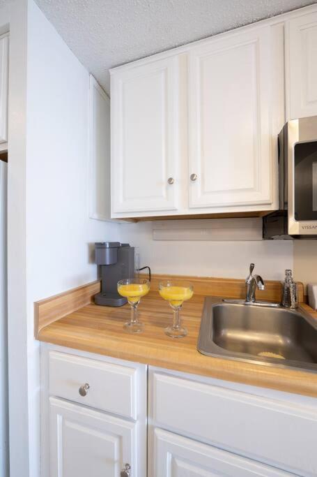 Royal Retreat-Amazing View-King Bed-1 Bedroom-Full Kitchen-Free Parking-Self Check-In Myrtle Beach Zewnętrze zdjęcie